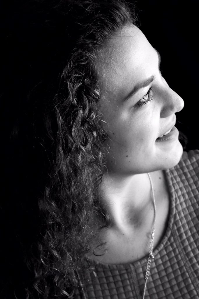 Alexandra Vildosola im Konzertkonzept gegen Perioden-Tabu