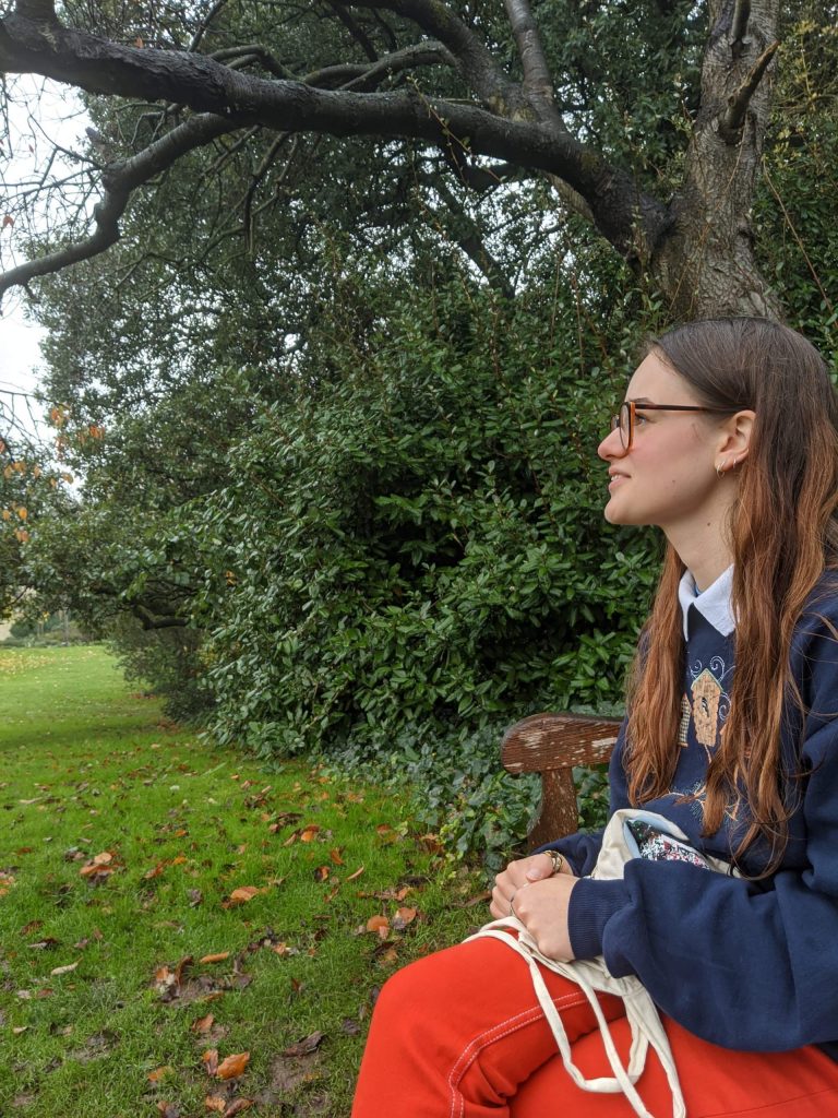 Hebe teilt ihre Erfahrungen mit Menstruation