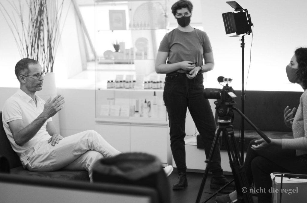 Porträtaufnahme von Gernot Hudelist im Interview