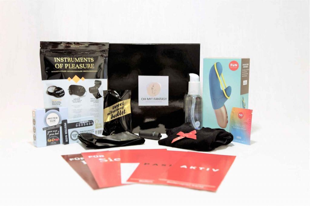 OH MY! FANTASY Intro Date Box with accessories for couples