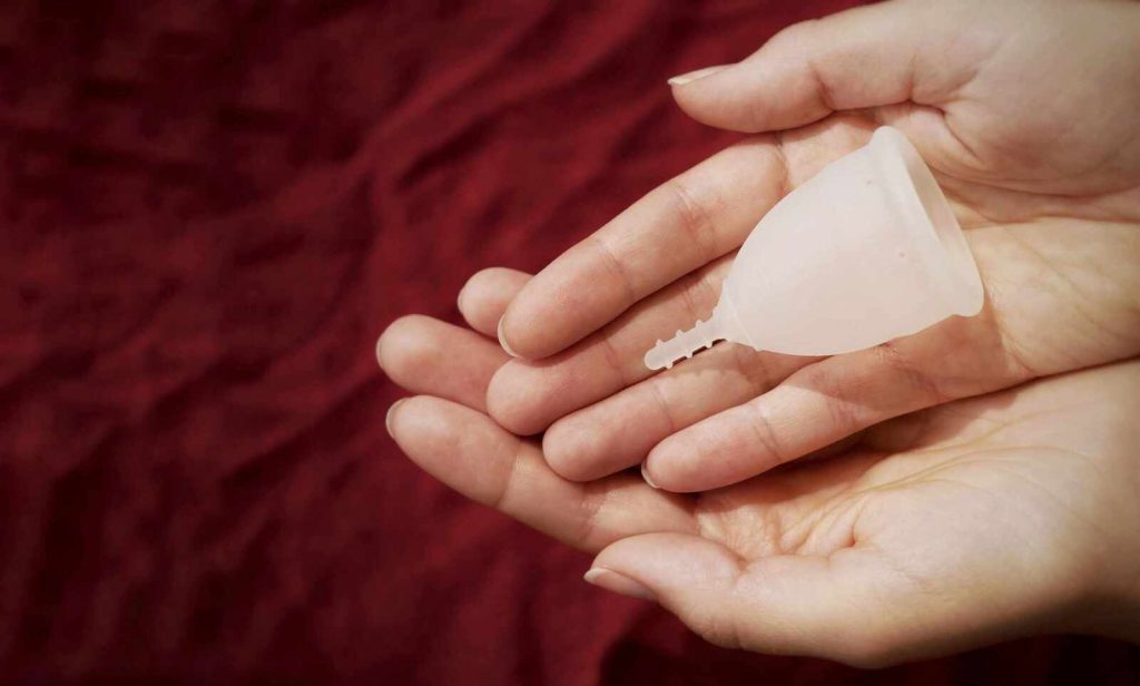 Menstruationstasse als wiederverwendbare Hygienealternative