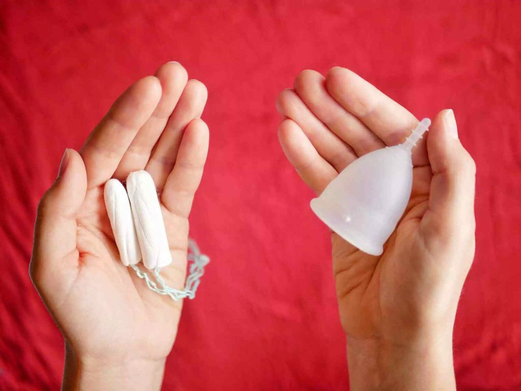 Portrait of a Spanish menstruator sharing their period story