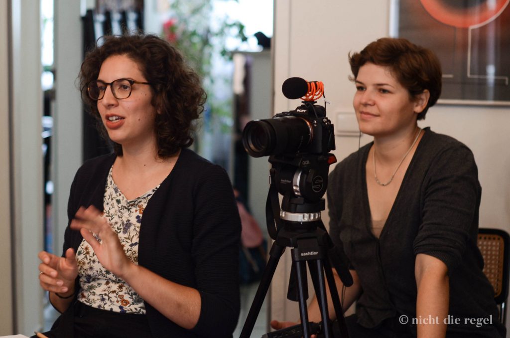 Ranya Schauenstein und Tabea Hablützel im Gespräch