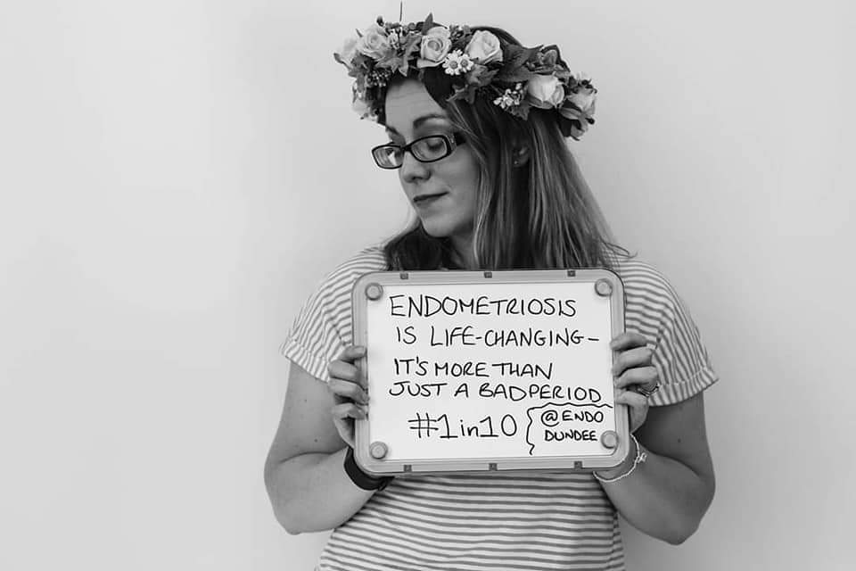 Vicky berichtet in einem Gespräch über Selbsthilfe und Endometriose