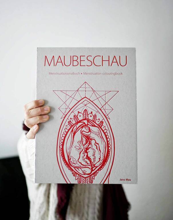 Vulva-Illustration und Zyklusnotizen im Malbuch