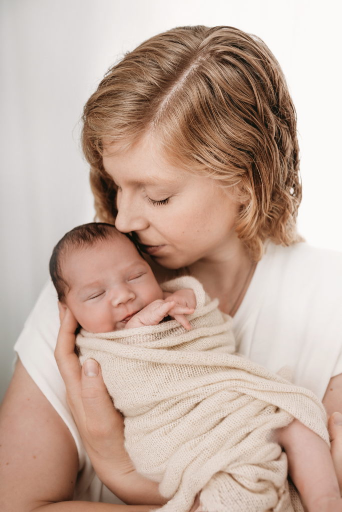 Babymassage, Babymassage nach Leboyer, Massage für Babys, Babymassage Online-Kurs, Baby Online-Kurs, indische Babymassage, Babymassage ab wann sinnvoll, Babymassage Kolliken, Babymassage Blähungen, Babymassage Vorteile, HypnoBirthing, Marie Comia, Vulvani